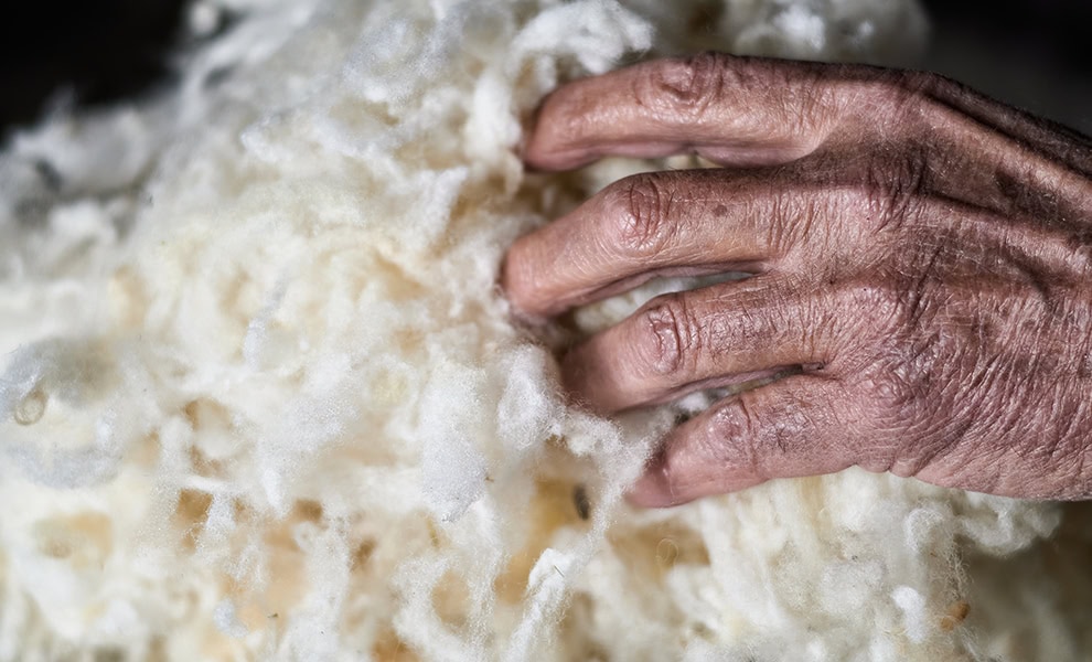 Preparing wool