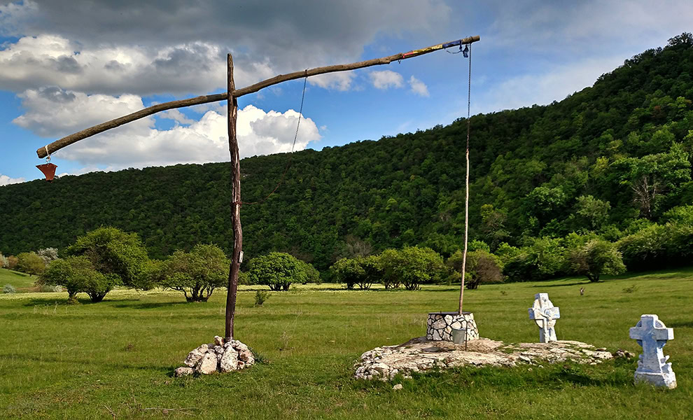 A shadoof in Trebujeni between the villages of Furceni and Trebujeni Orhei District Moldova by Superbe777