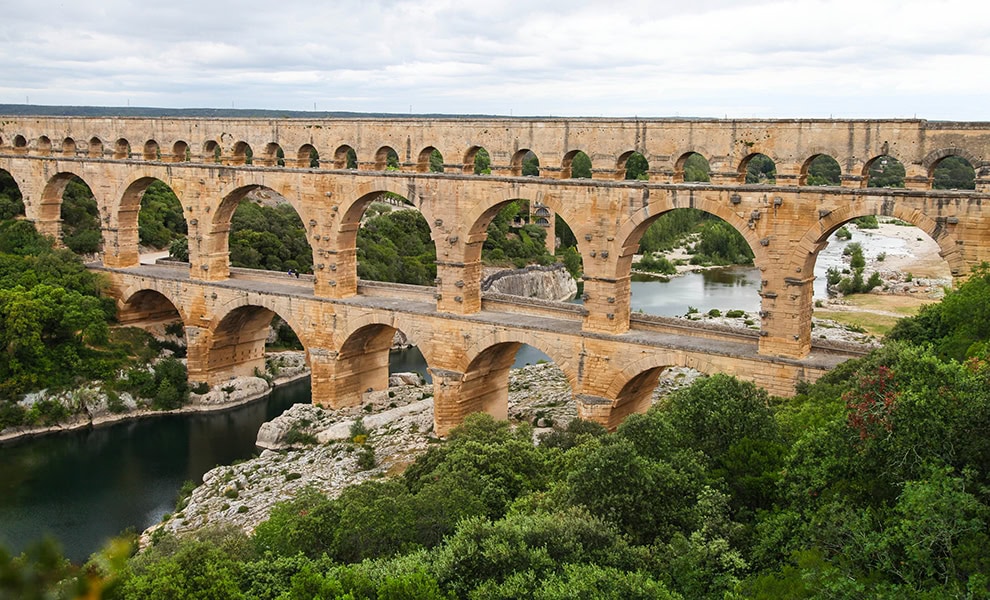 aqueduct pont du gard river gardon France